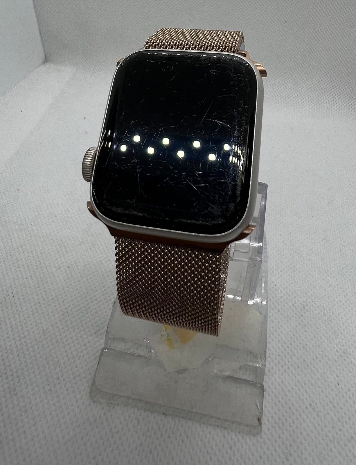 Apple Watch SE (40mm) – GPS + Cellular – Aluminium Silver - Gold Milanese Loop