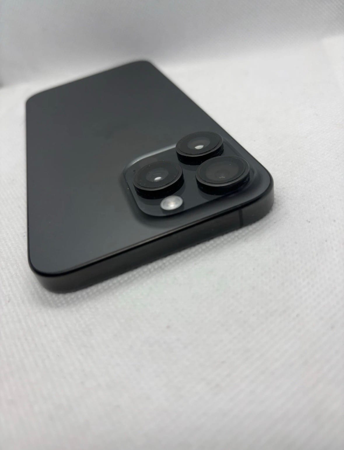 Apple iPhone 15 Pro Max – 256GB – Titanium Black (Grade A)