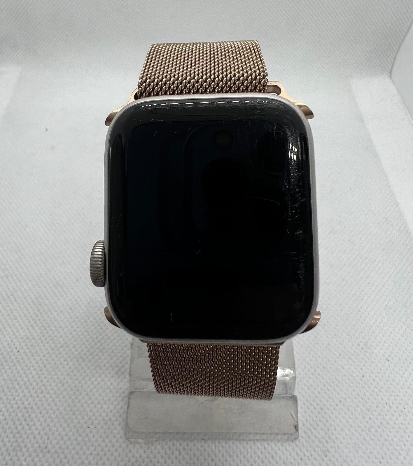 Apple Watch SE (40mm) – GPS + Cellular – Aluminium Silver - Gold Milanese Loop