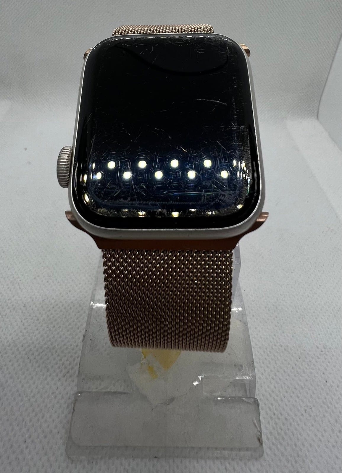 Apple Watch SE (40mm) – GPS + Cellular – Aluminium Silver - Gold Milanese Loop