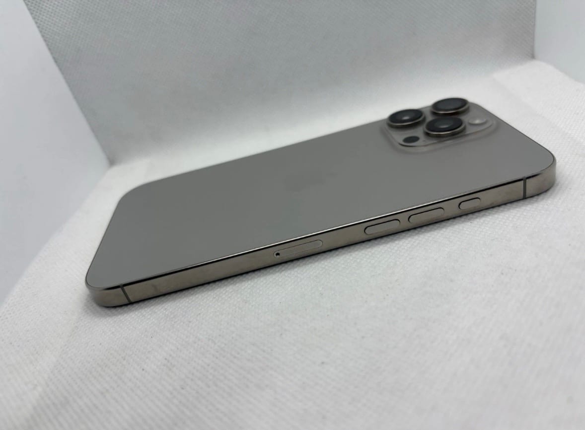 Apple iPhone 16 Pro Max – 256GB – Natural Titanium (Unlocked)