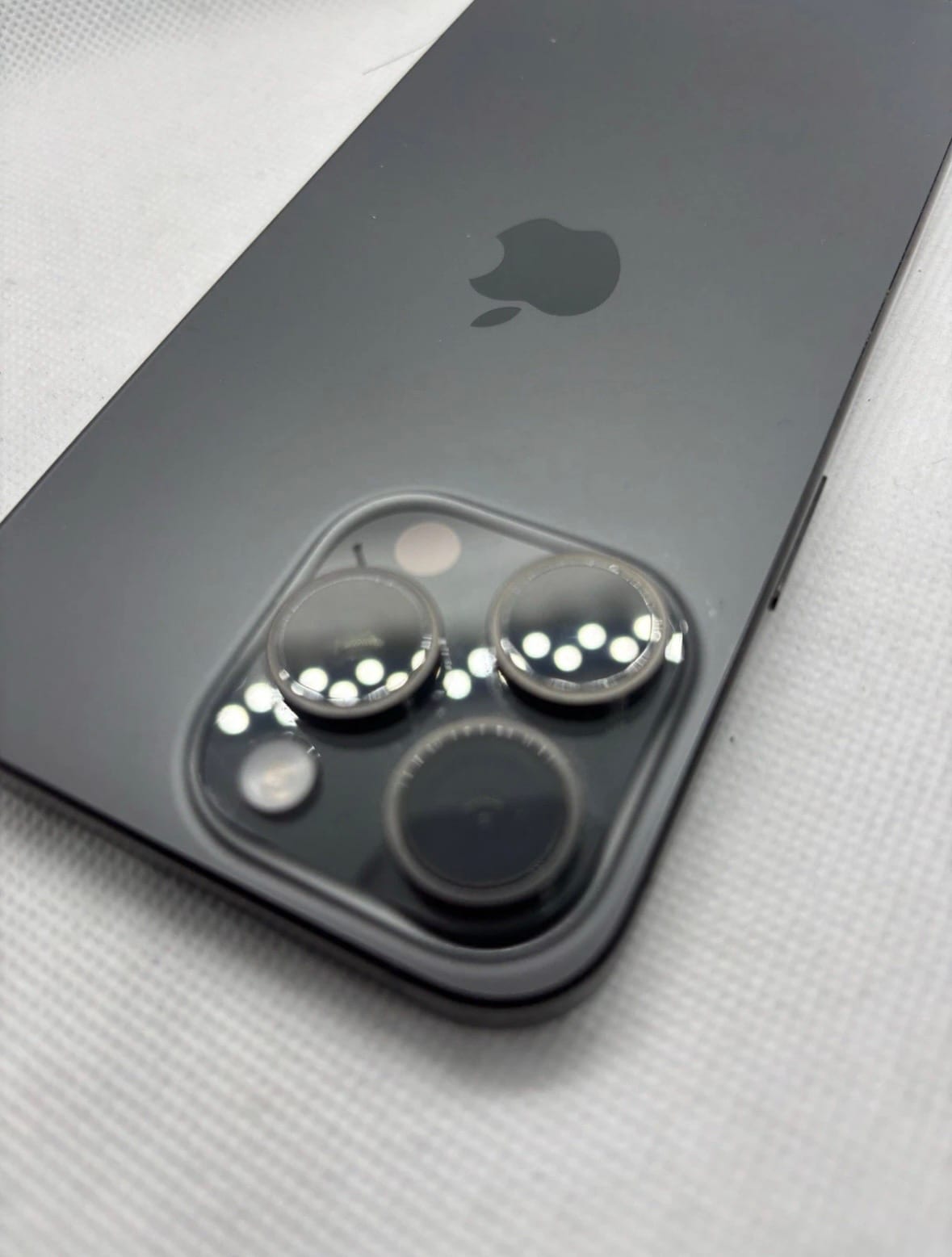 Apple iPhone 15 Pro Max – 256GB – Titanium Black (Grade A) - Gadget Converters