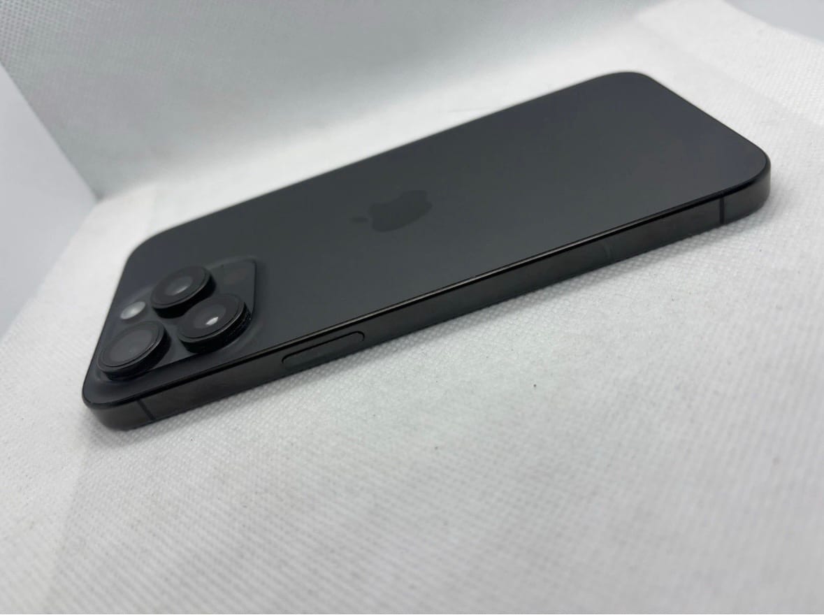 Apple iPhone 15 Pro Max – 256GB – Titanium Black (Grade A) - Gadget Converters