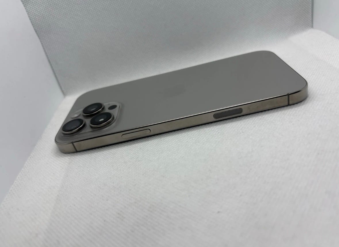 Apple iPhone 16 Pro Max – 256GB – Natural Titanium (Unlocked) - Gadget Converters