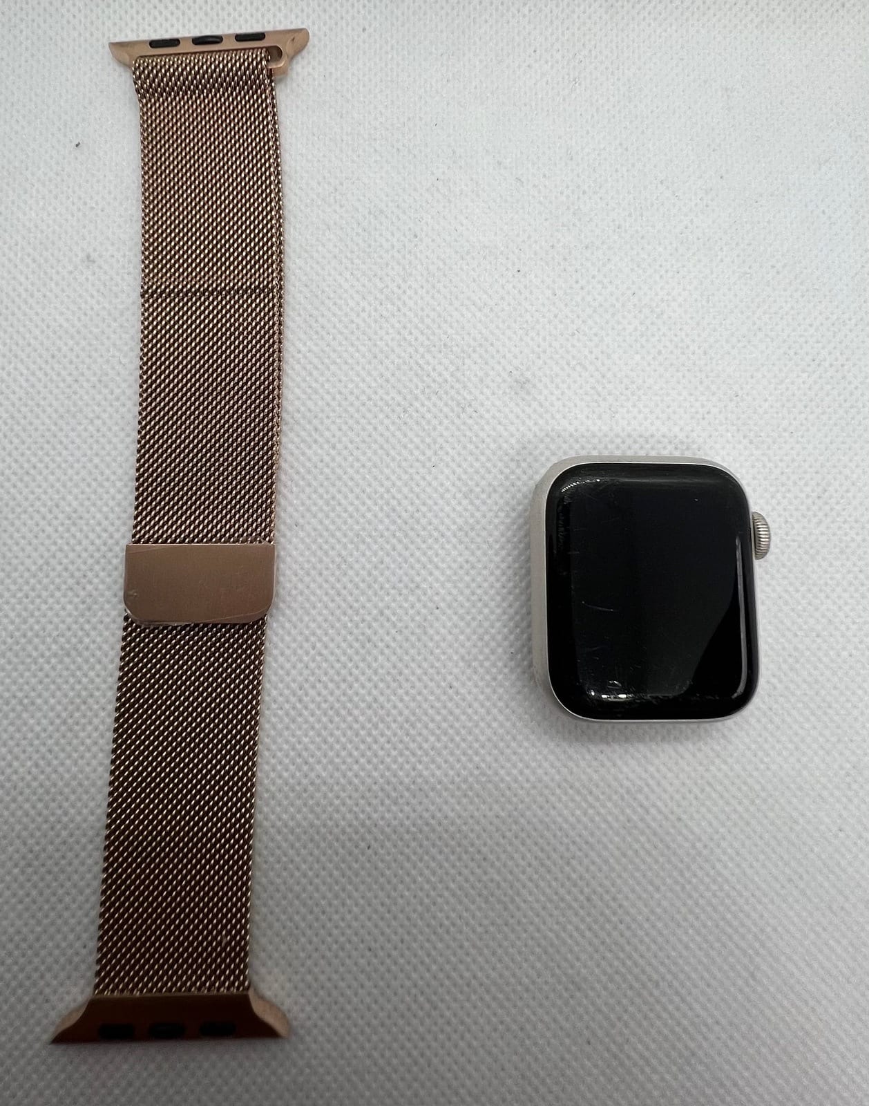 Apple Watch SE (40mm) – GPS + Cellular – Aluminium Silver - Gold Milanese Loop - Gadget Converters