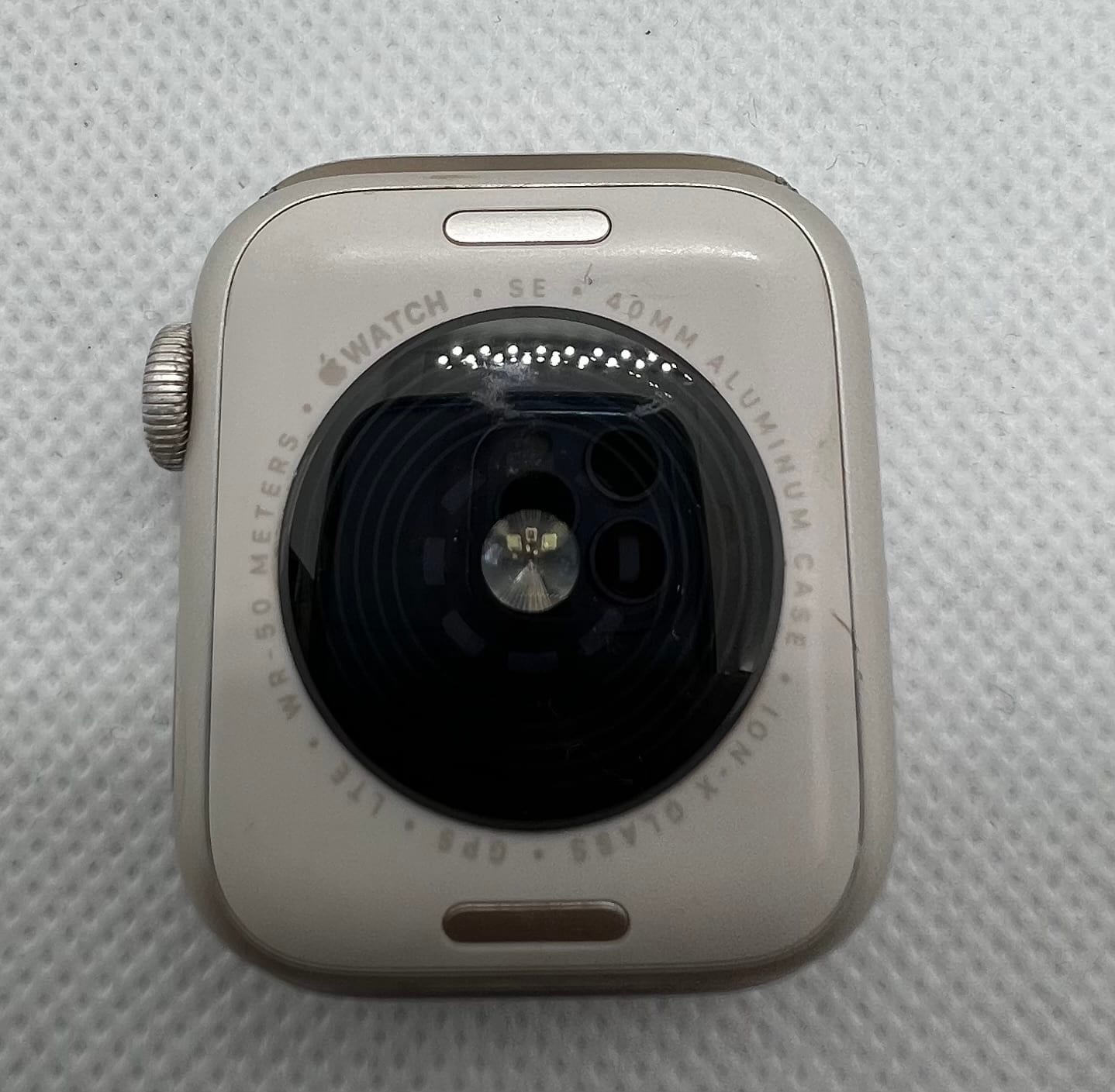 Apple Watch SE (40mm) – GPS + Cellular – Aluminium Silver - Gold Milanese Loop - Gadget Converters