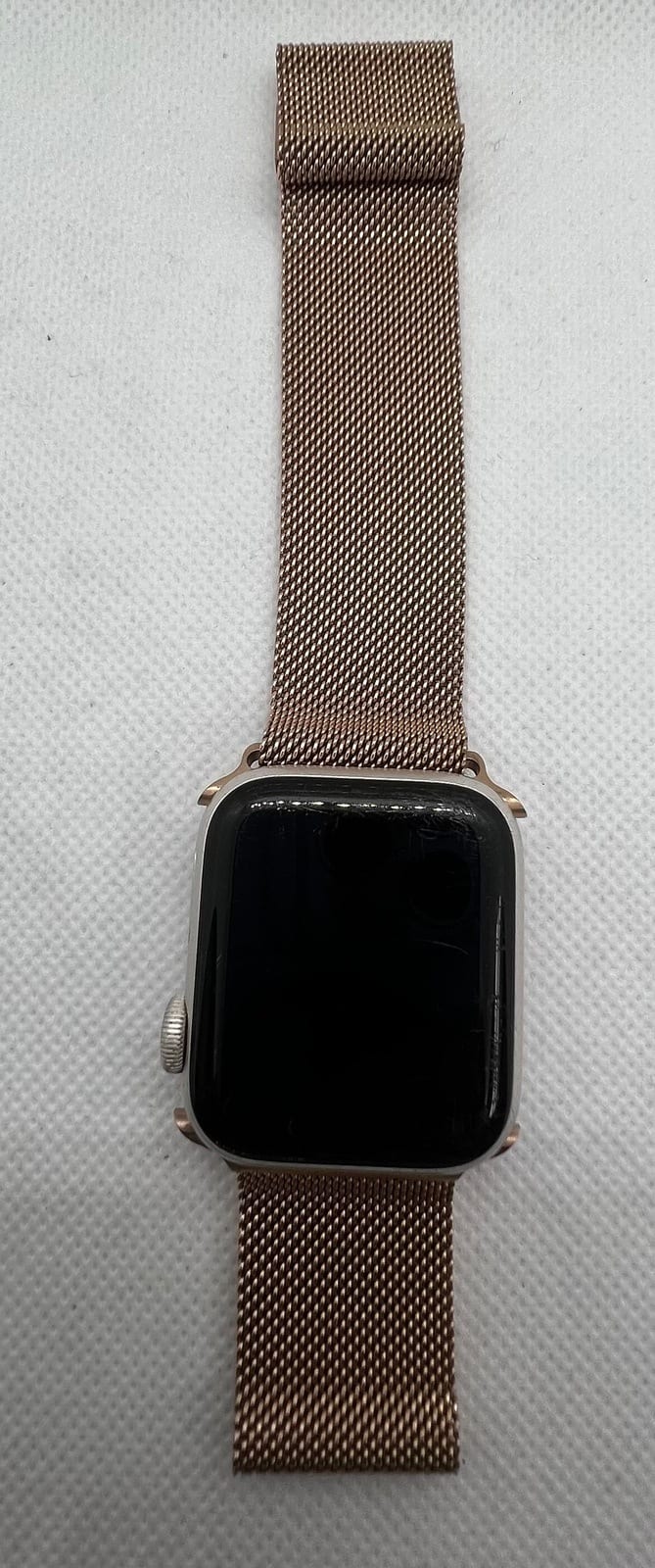 Apple Watch SE (40mm) – GPS + Cellular – Aluminium Silver - Gold Milanese Loop - Gadget Converters
