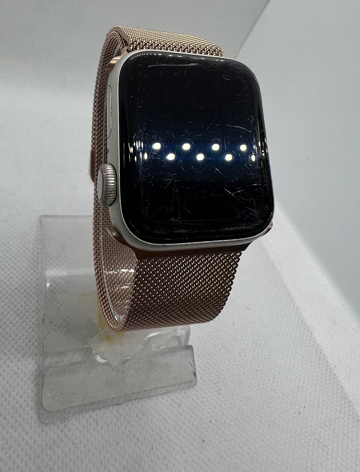 Apple Watch SE (40mm) – GPS + Cellular – Aluminium Silver - Gold Milanese Loop - Gadget Converters