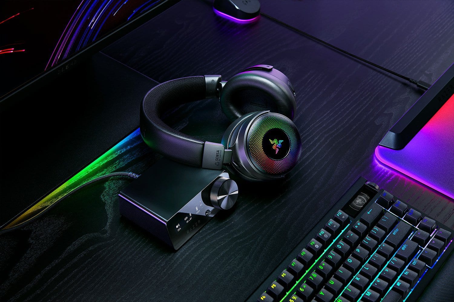 Razer Kraken V4 Pro Headset + OLED Control HUB + Razer Base Station v2 Chroma - Gadget Converters