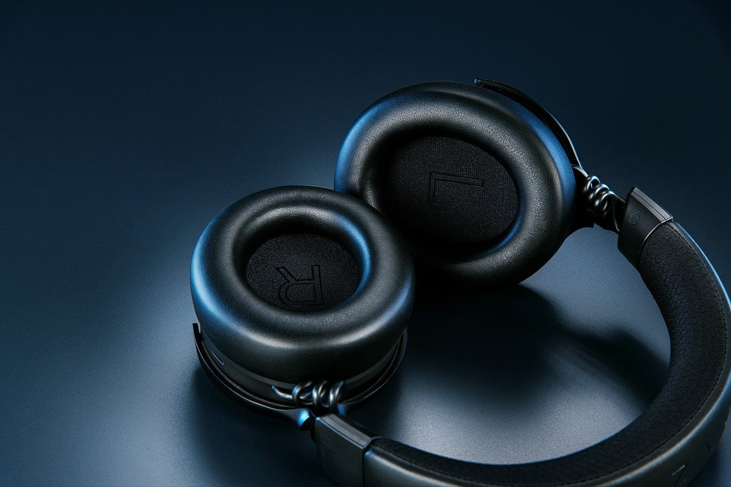 Razer Kraken V4 Pro Headset + OLED Control HUB + Razer Base Station v2 Chroma - Gadget Converters
